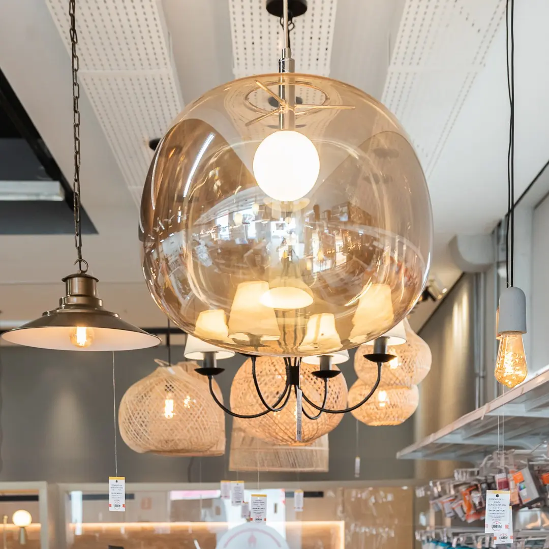 Lustre decorativo exposto na LigBem